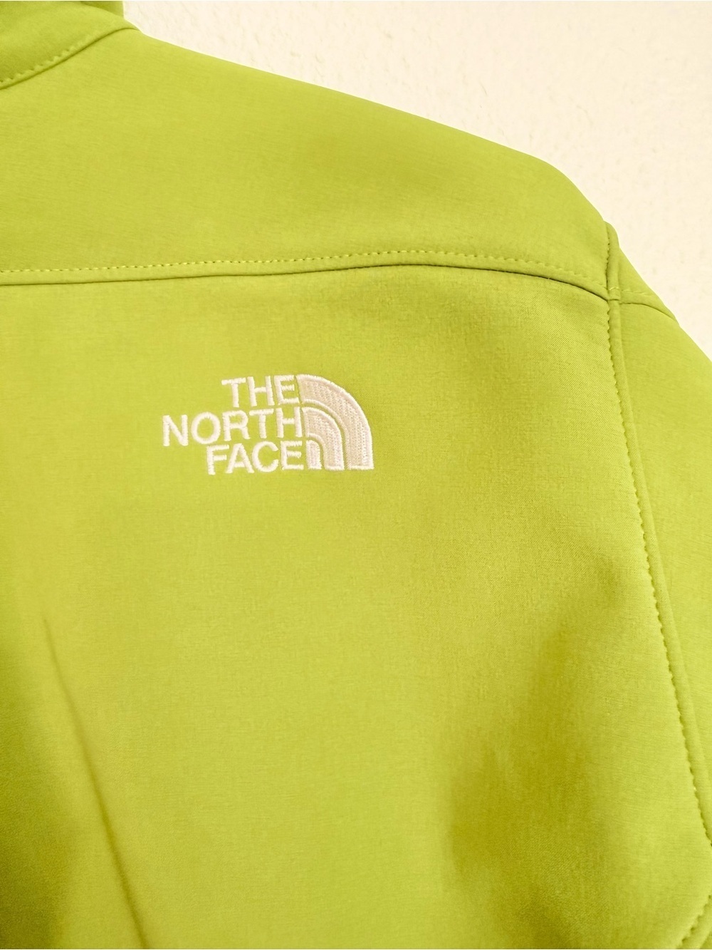 The North Face women’ size M Apex vionic 2 lime  Green Softshell Jacket - Picture 4 of 7
